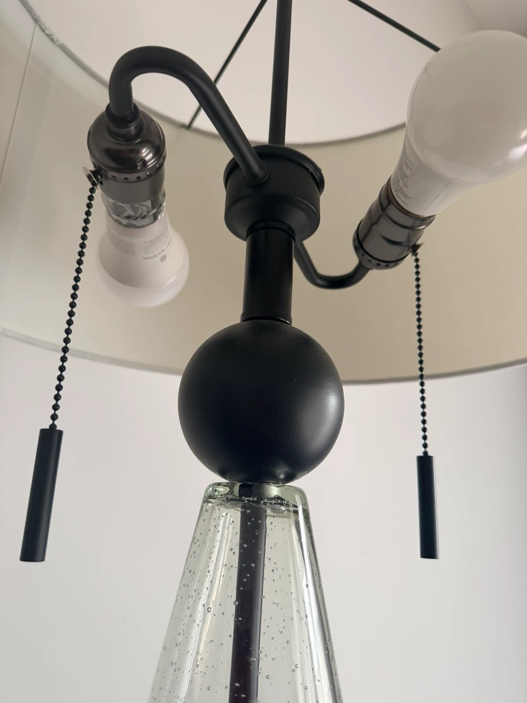 Table Lamp with Clear Glass Base with bubble detail - photo 3