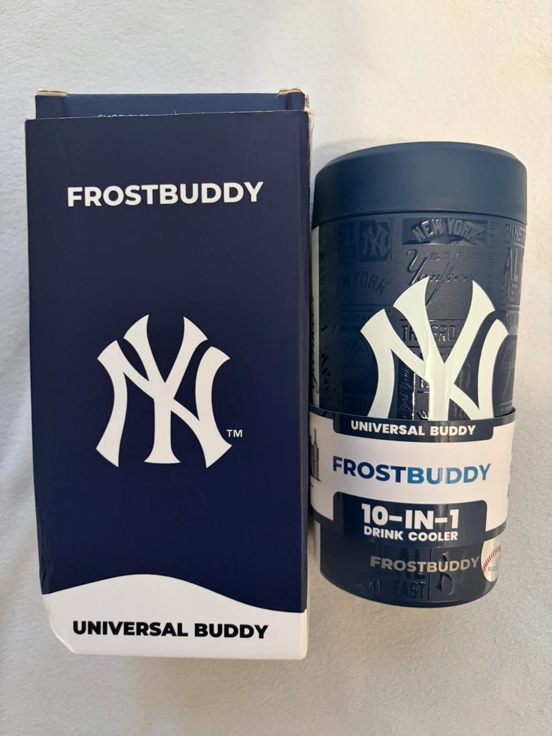 FrostBuddy New York Yankees Universal Buddy Fits Cans & Bottles