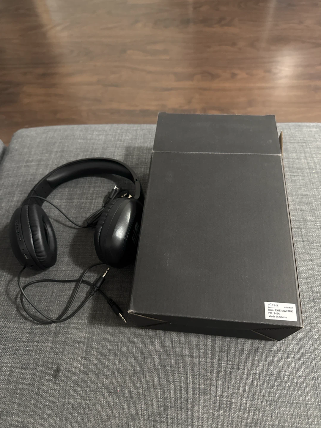 Black Over-Ear Headphones - photo 3