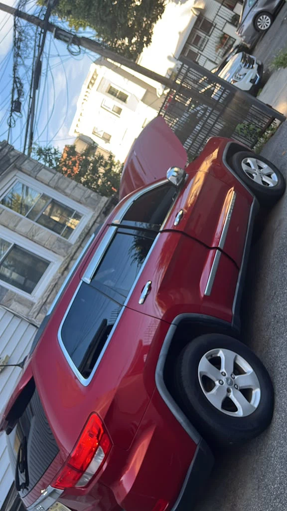 Red Jeep Grand Cherokee SUV - photo 2