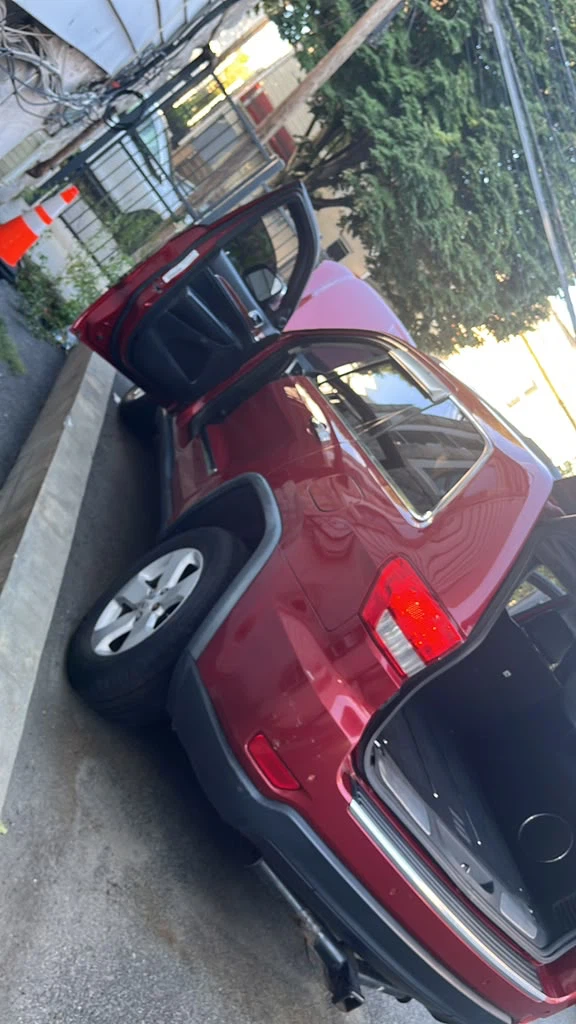 Red Jeep Grand Cherokee SUV - photo 4