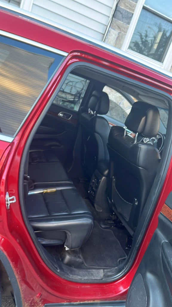 Red Jeep Grand Cherokee SUV - photo 5