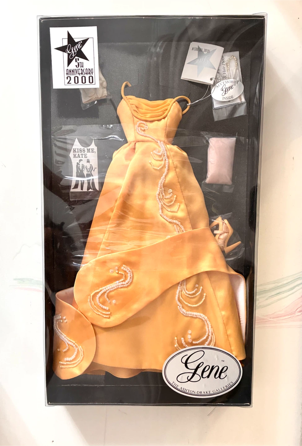 New Ashton Drake Red Venus Gene Doll + Kiss Me Gene Dress Kit - photo 4