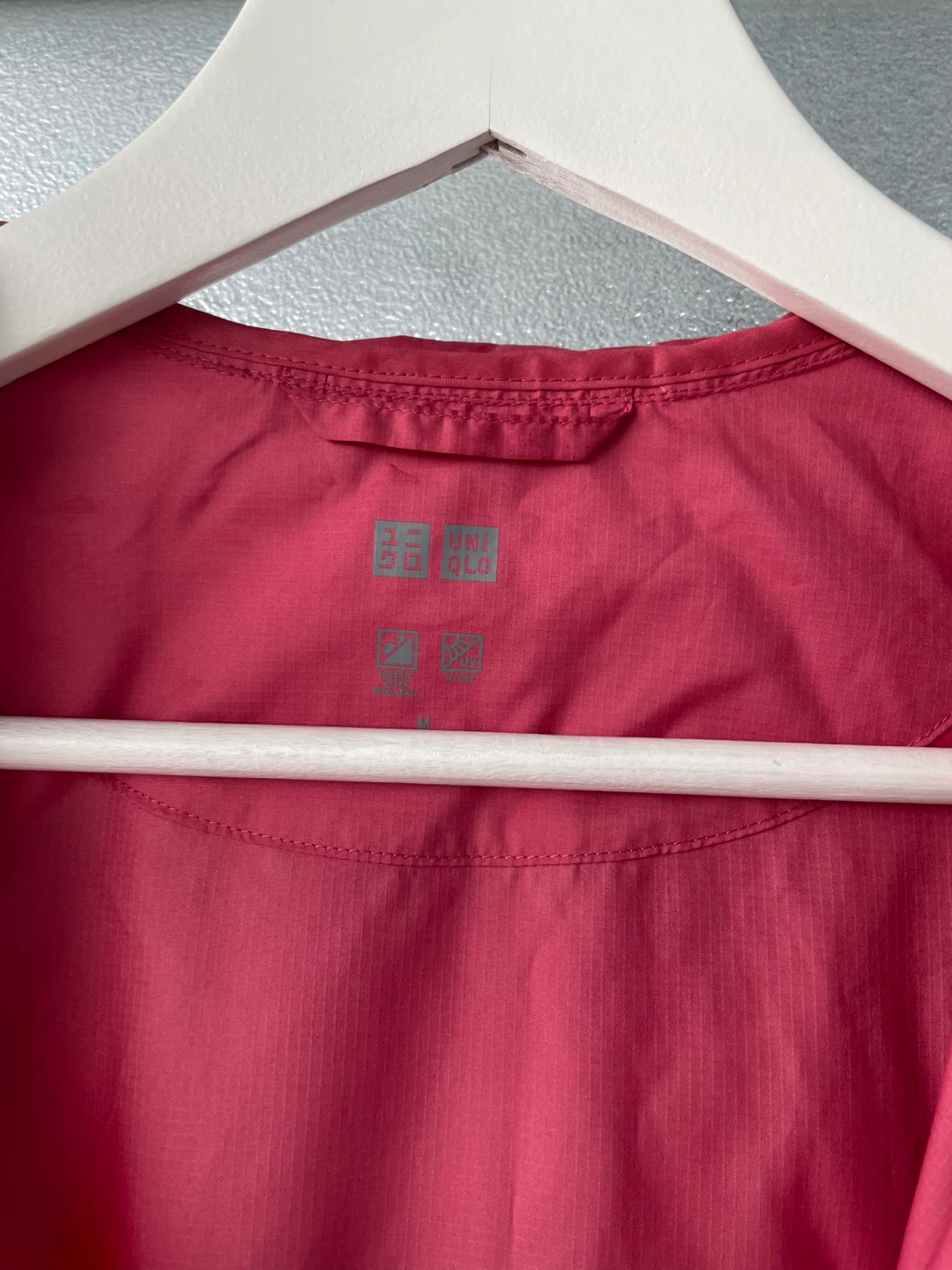 Uniqlo Pink Hooded Windbreaker Jacket - photo 5