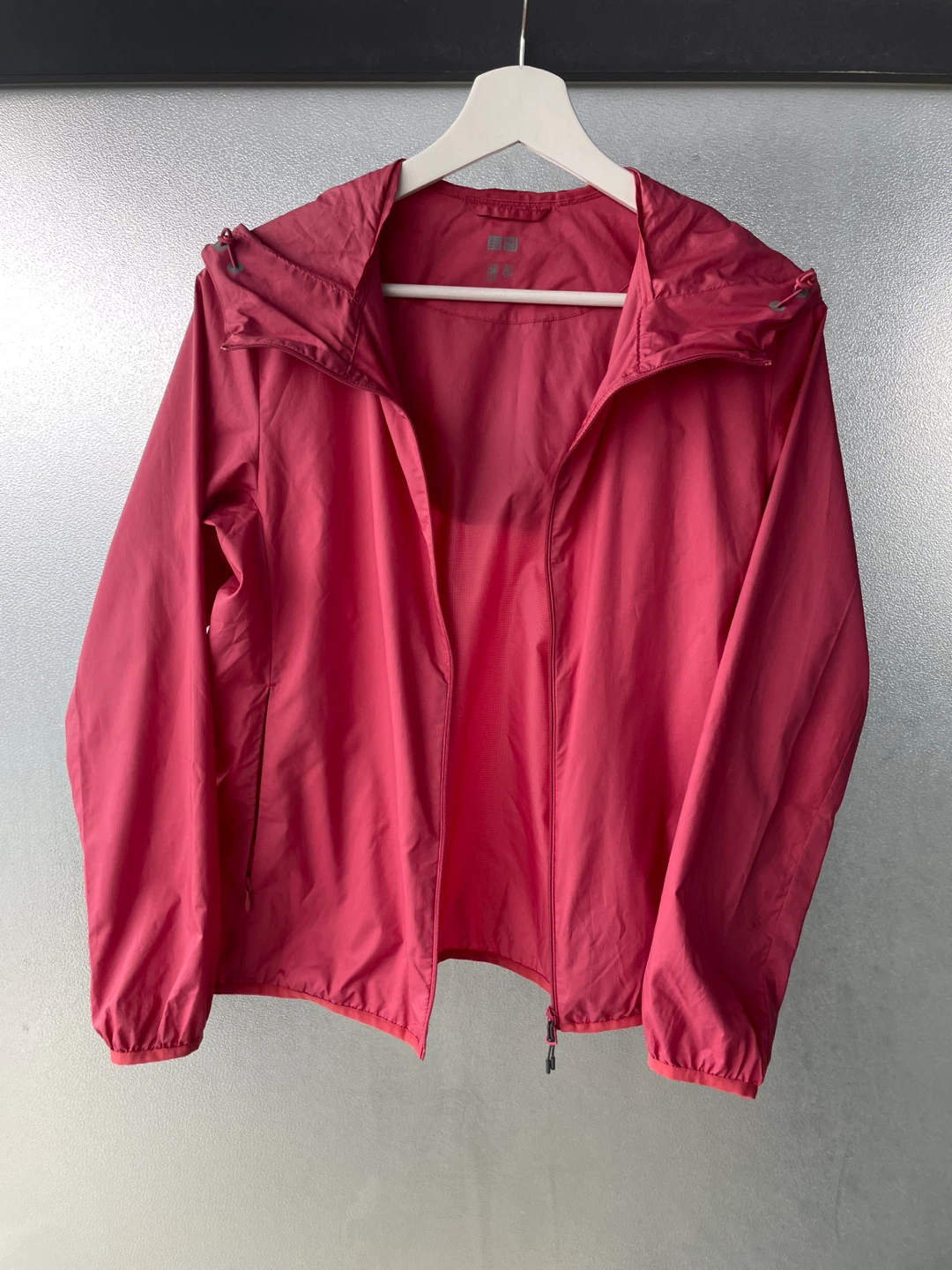Uniqlo Pink Hooded Windbreaker Jacket - photo 4