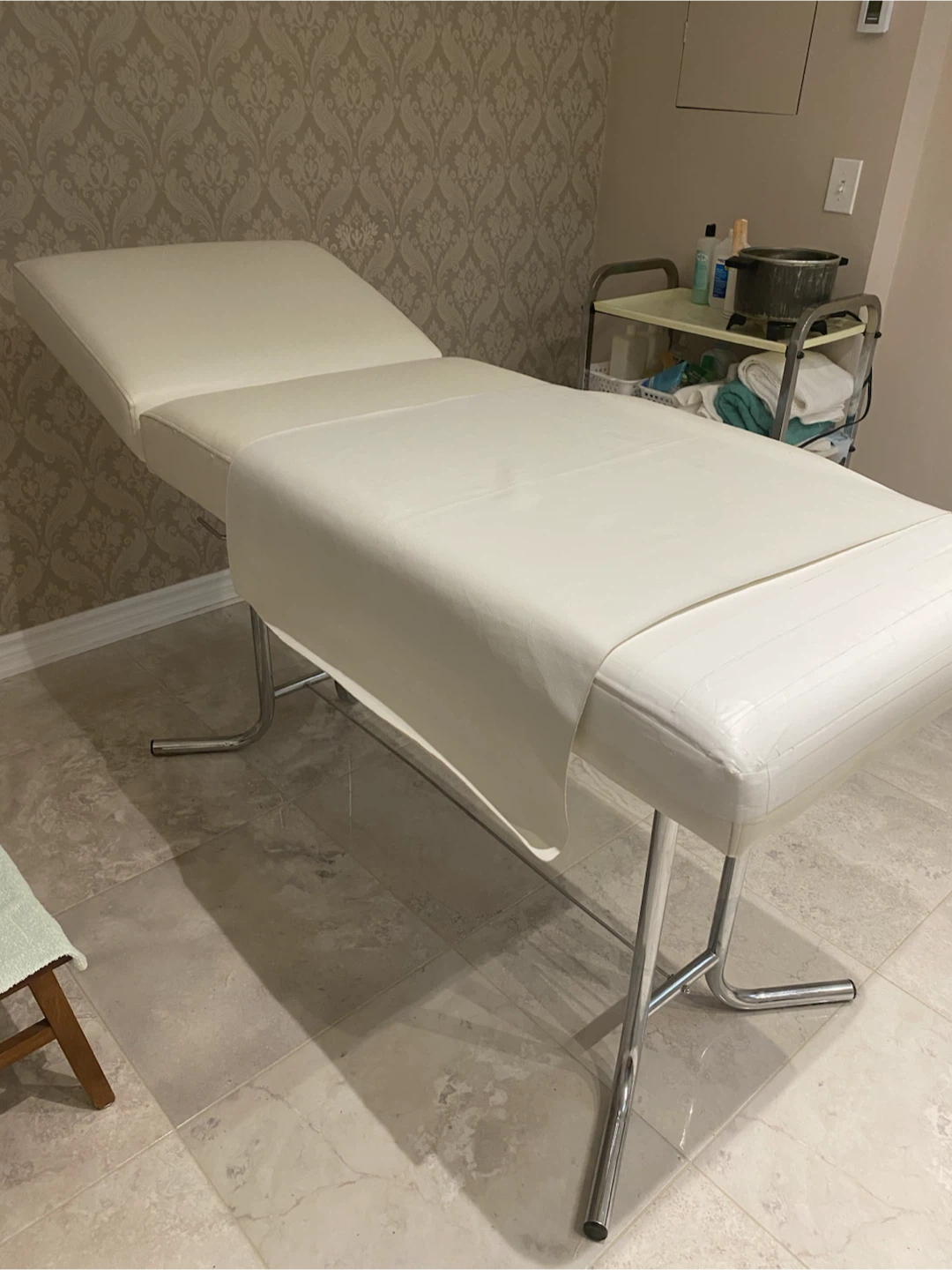Adjustable Salon Beauty Bed