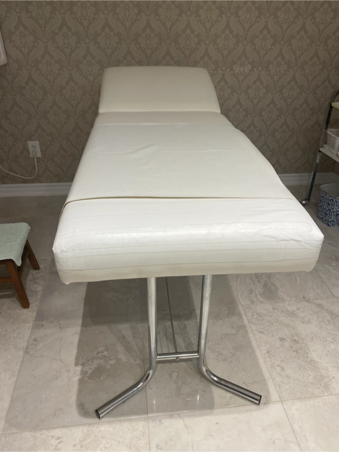 Adjustable Salon Beauty Bed - photo 2