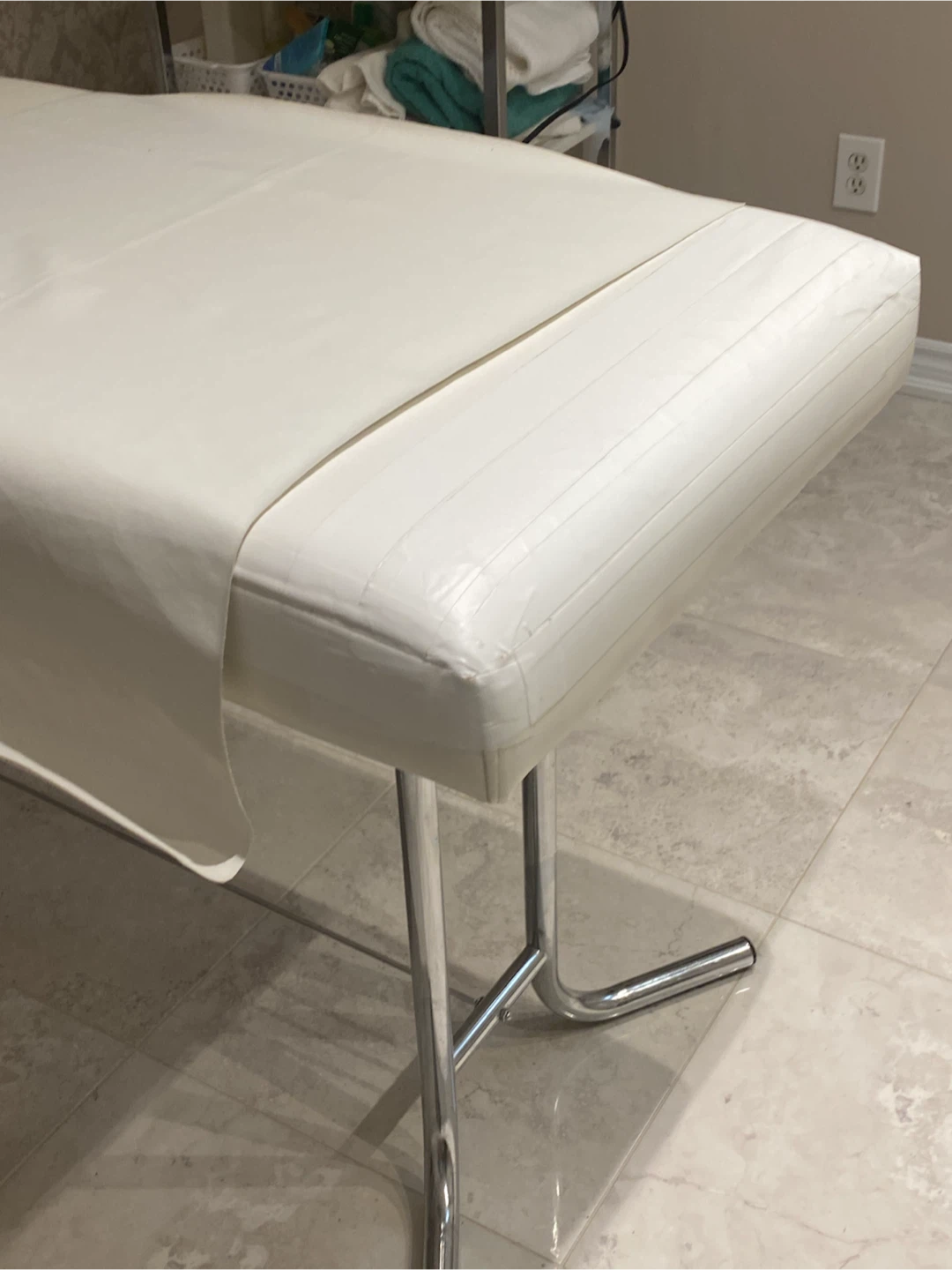 Adjustable Salon Beauty Bed - photo 4