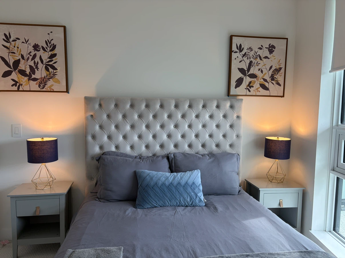 2 Table Lamp with Geometric Base - photo 2