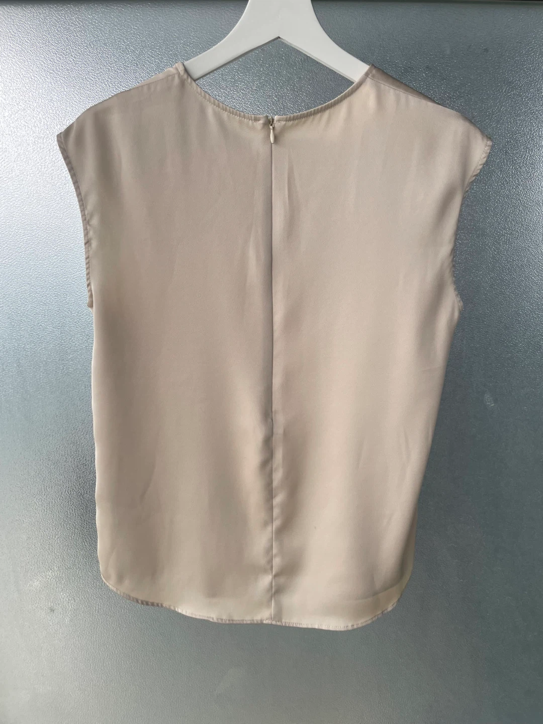 Cream Sleeveless Blouse, size M - photo 4