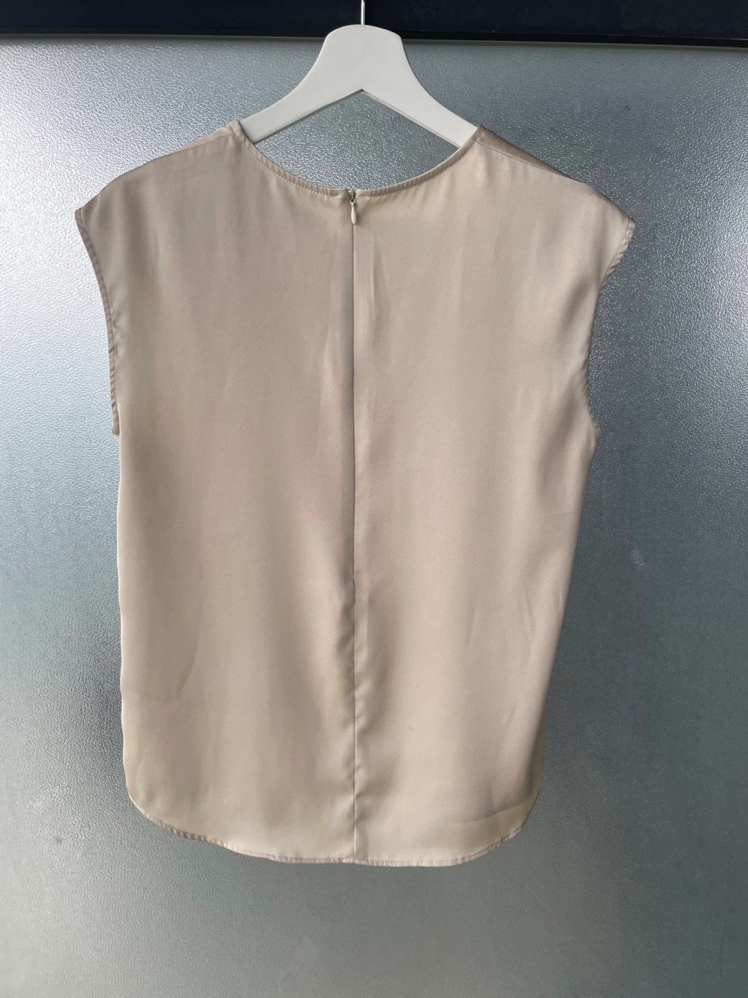 Cream Sleeveless Blouse, size M - photo 5
