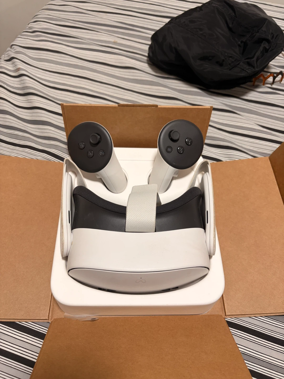 Meta Quest 3S 256GB VR Headset With Case And Batman - photo 2