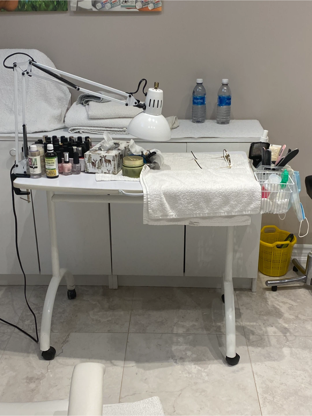 Manicure table with Lamp