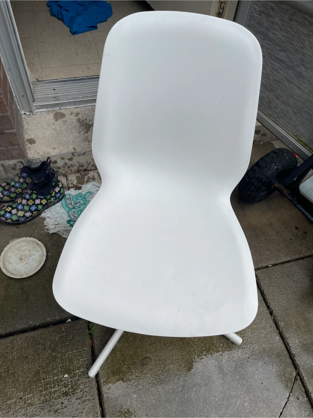 IKEA White Swivel Chair - photo 3