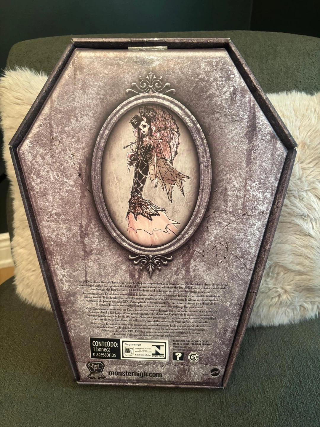 Monster High Adult Collector Draculaura Doll in Coffin Box - photo 3