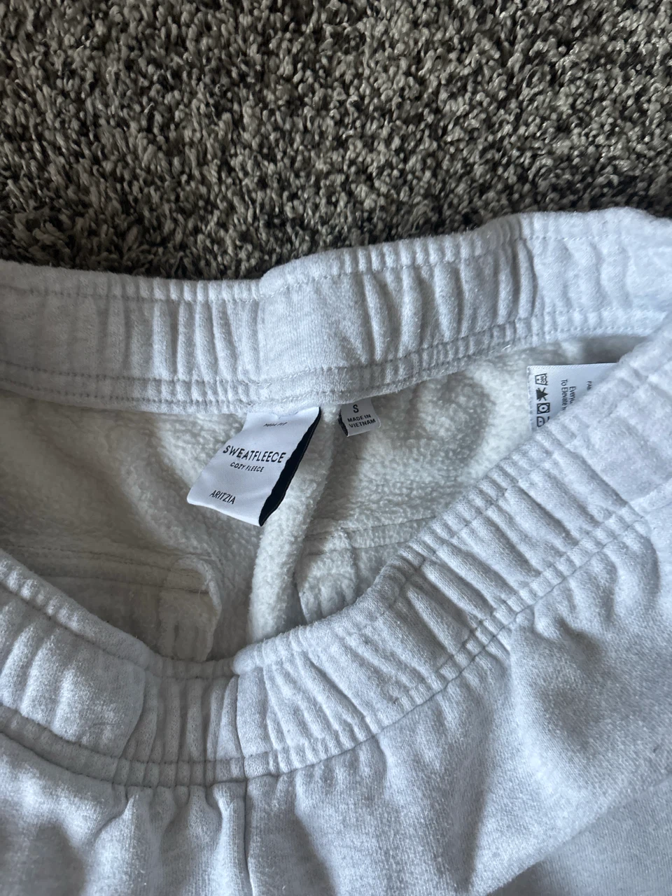 Aritzia sweatpants- like new - photo 3
