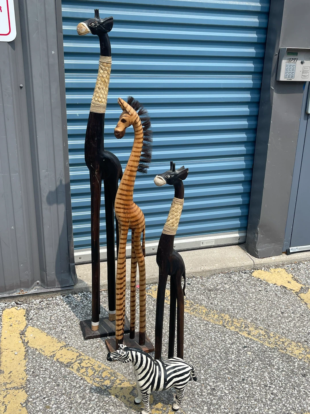 Wooden Animal Statues Giraffe and Zebra