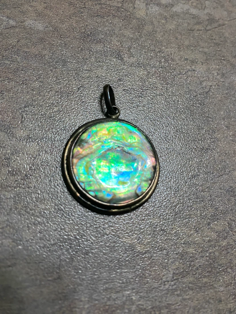 Mother Of Pearl Iridescent Pendant ***