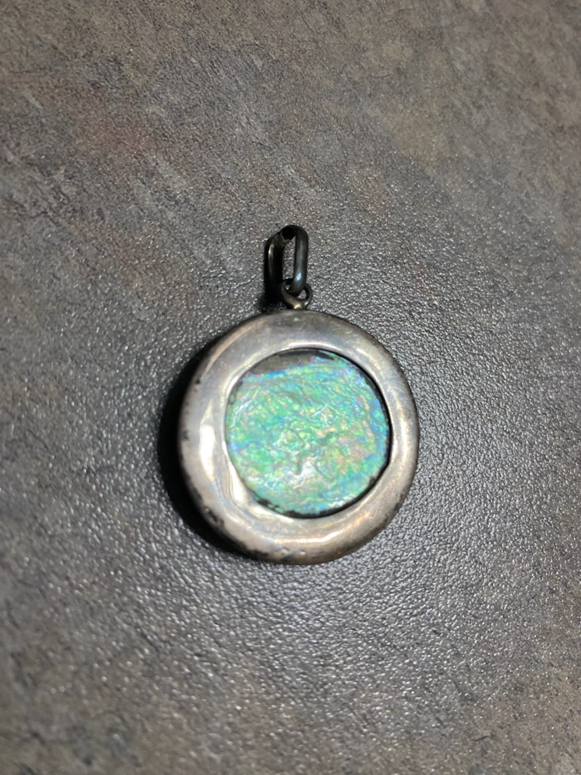 Mother Of Pearl Iridescent Pendant *** - photo 2