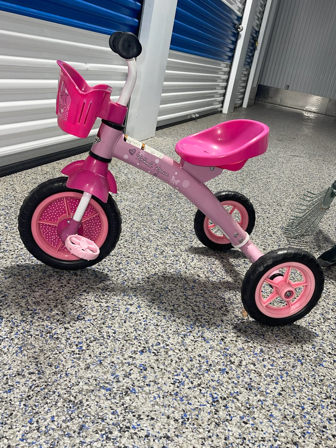 Pink Minnie Mouse Tricycle - photo 2
