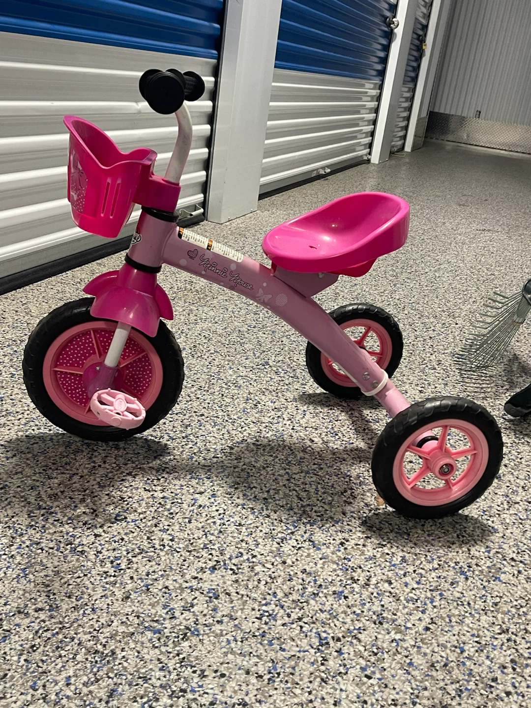 Pink Minnie Mouse Tricycle - photo 4