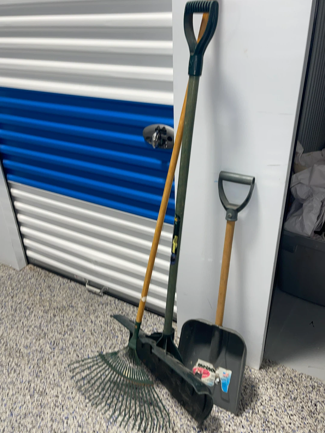 Yard Tools - Rake, Shovel & Snow Push - photo 2
