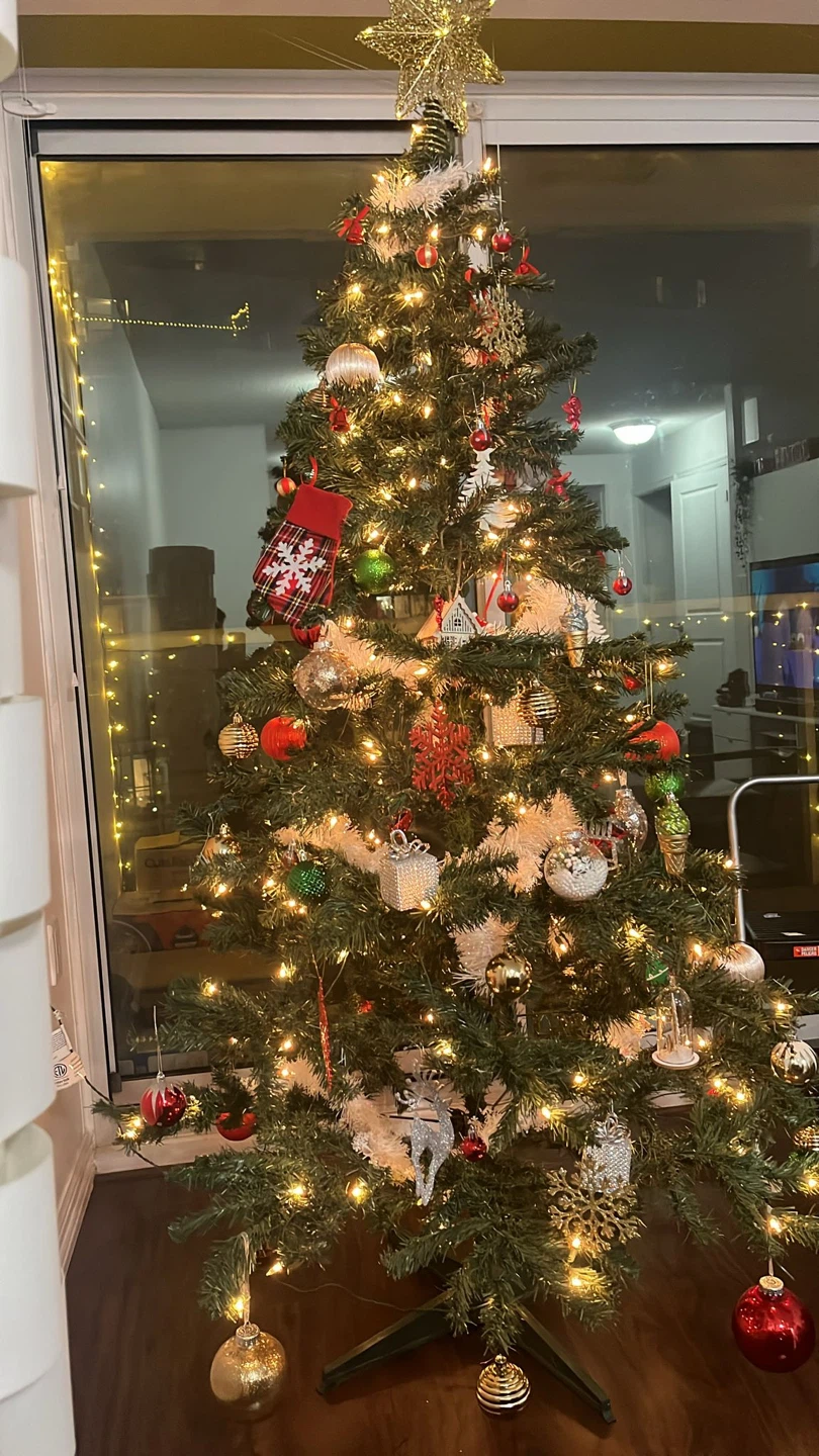 Pre-lit Artificial Christmas Tree 7 ft