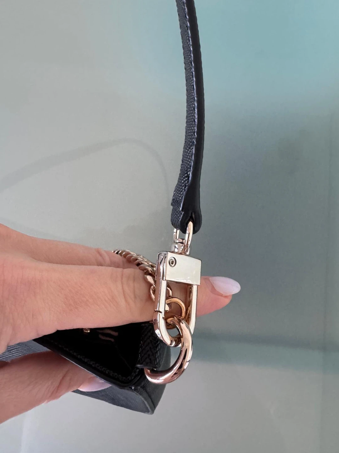 Guess Black Shoulder Bag with Rose Gold Chain - photo 4