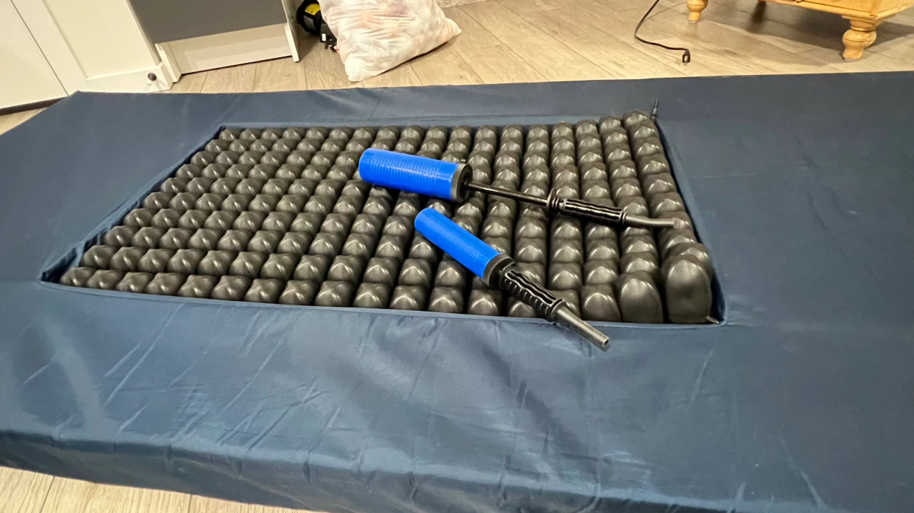 Portable Air Mattress/Pressure Relief Mattress with 2 Hand Pumps