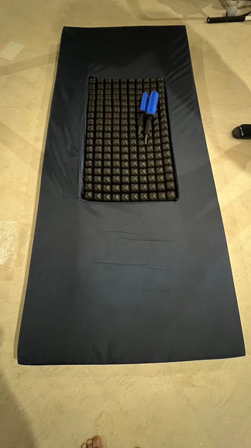 Portable Air Mattress/Pressure Relief Mattress with 2 Hand Pumps - photo 3