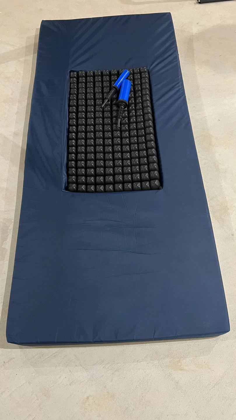 Portable Air Mattress/Pressure Relief Mattress with 2 Hand Pumps - photo 4