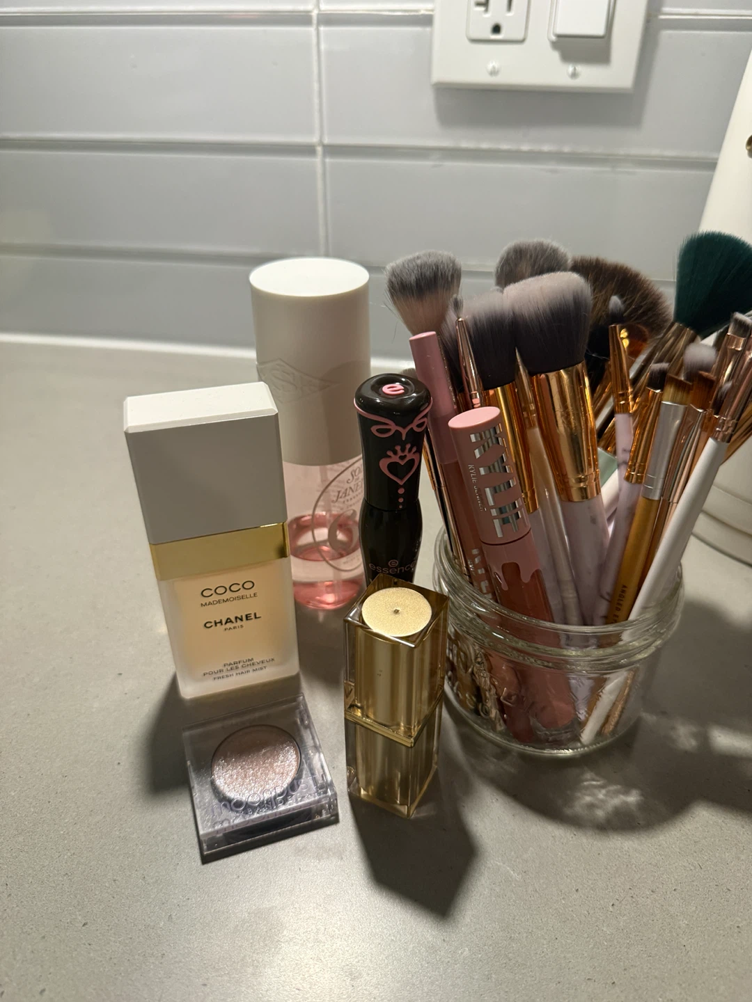 Free makeup/brushes & fragrance