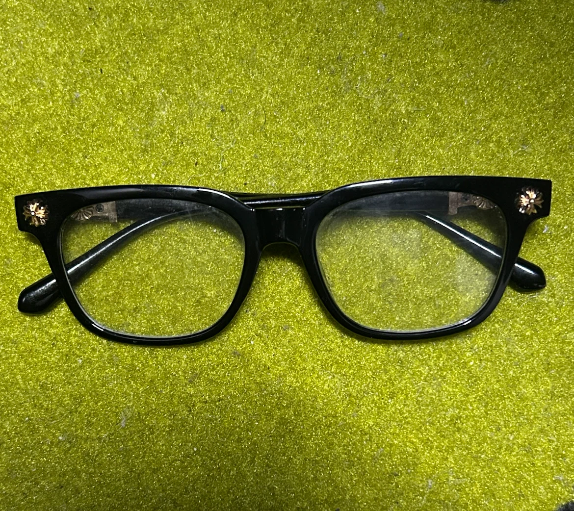 Black crome heart glasses