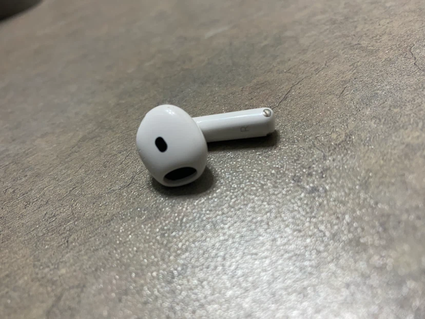 Apple AirPods Pro (Right Earbud) ***