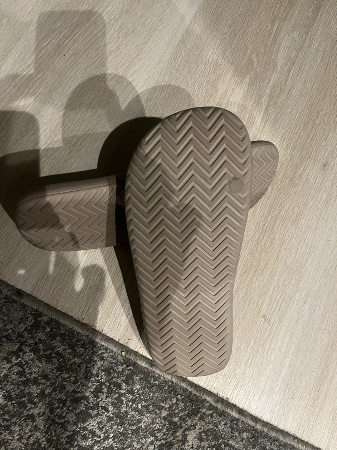 Yorgou Slides - Taupe - Medium - photo 2