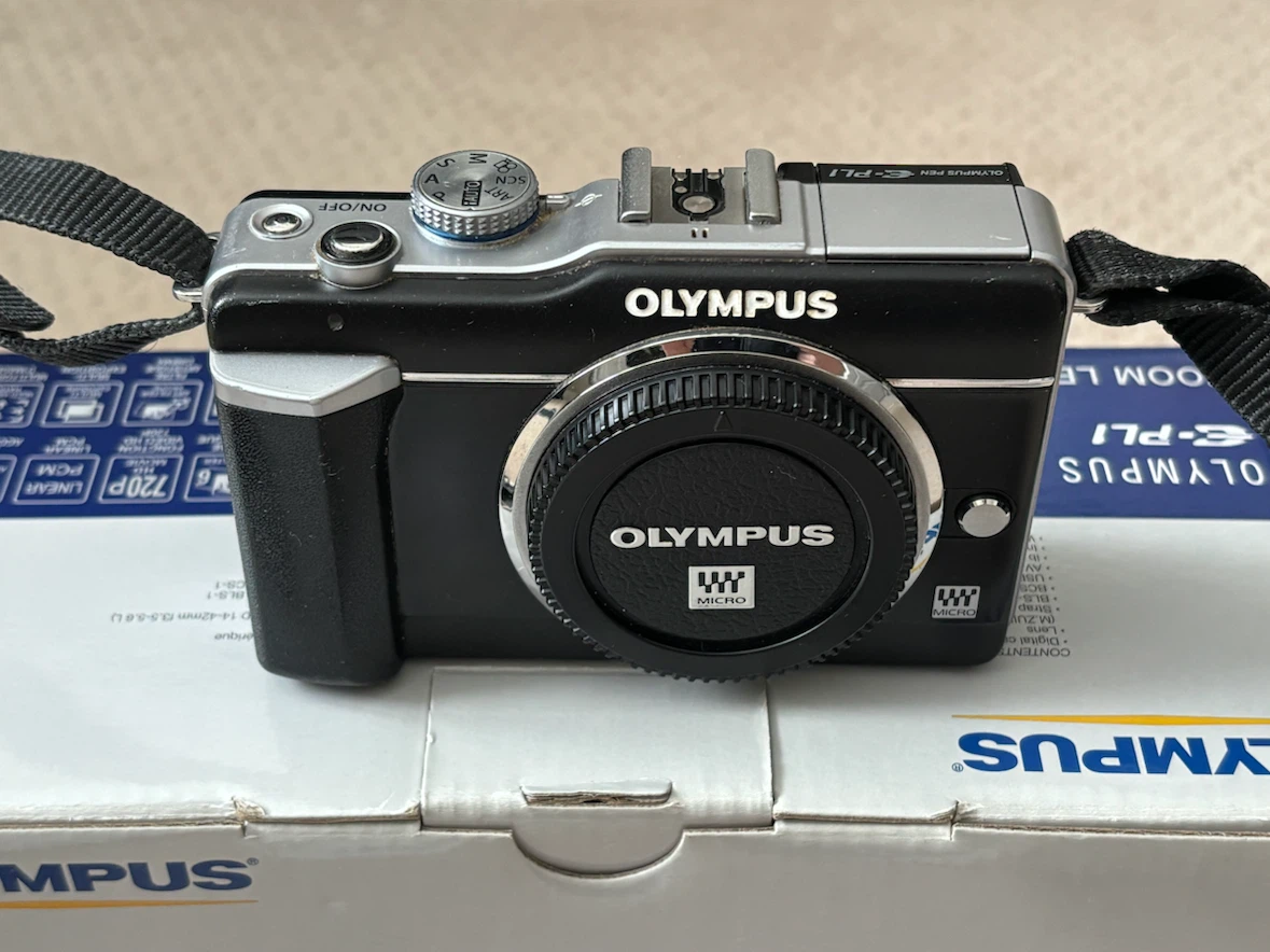 Olympus PEN E-PL1 Mirrorless Camera Kit