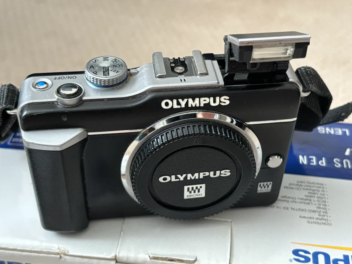 Olympus PEN E-PL1 Mirrorless Camera Kit - photo 2