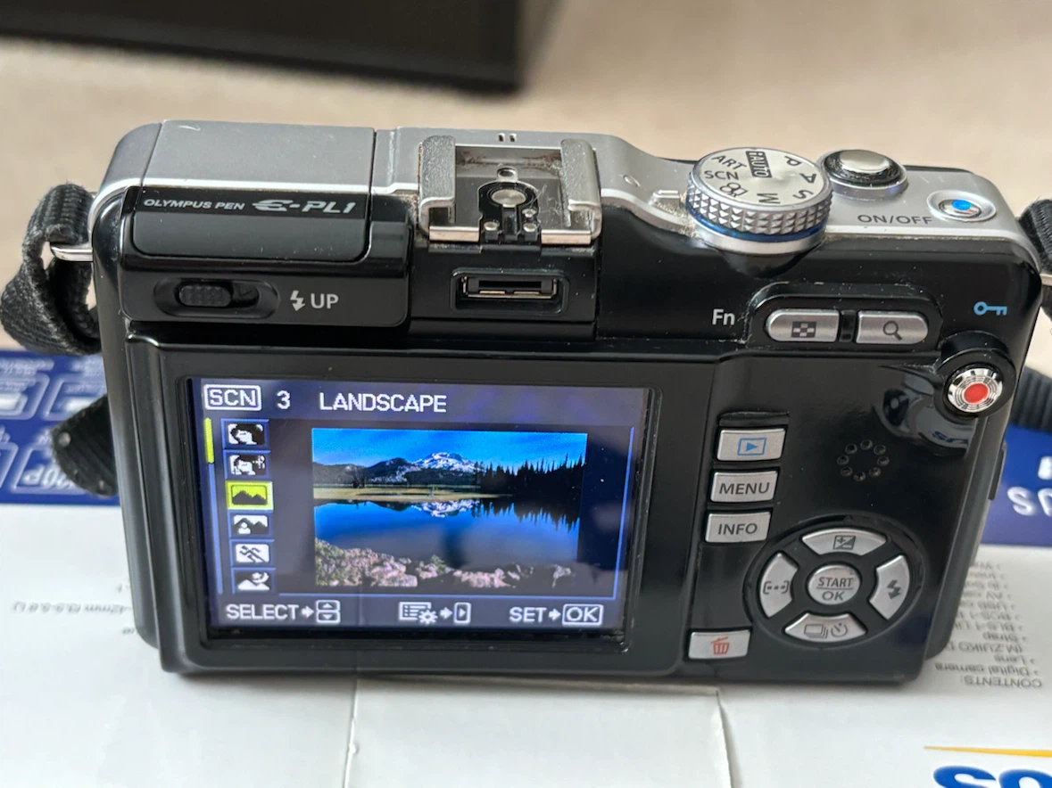 Olympus PEN E-PL1 Mirrorless Camera Kit - photo 3