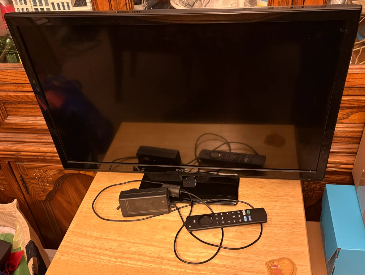✨✨Insignia 24" LED TV