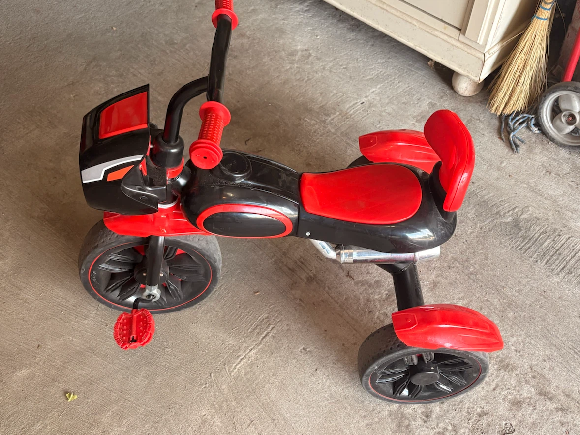 Red and Black Kids Tricycle - photo 2