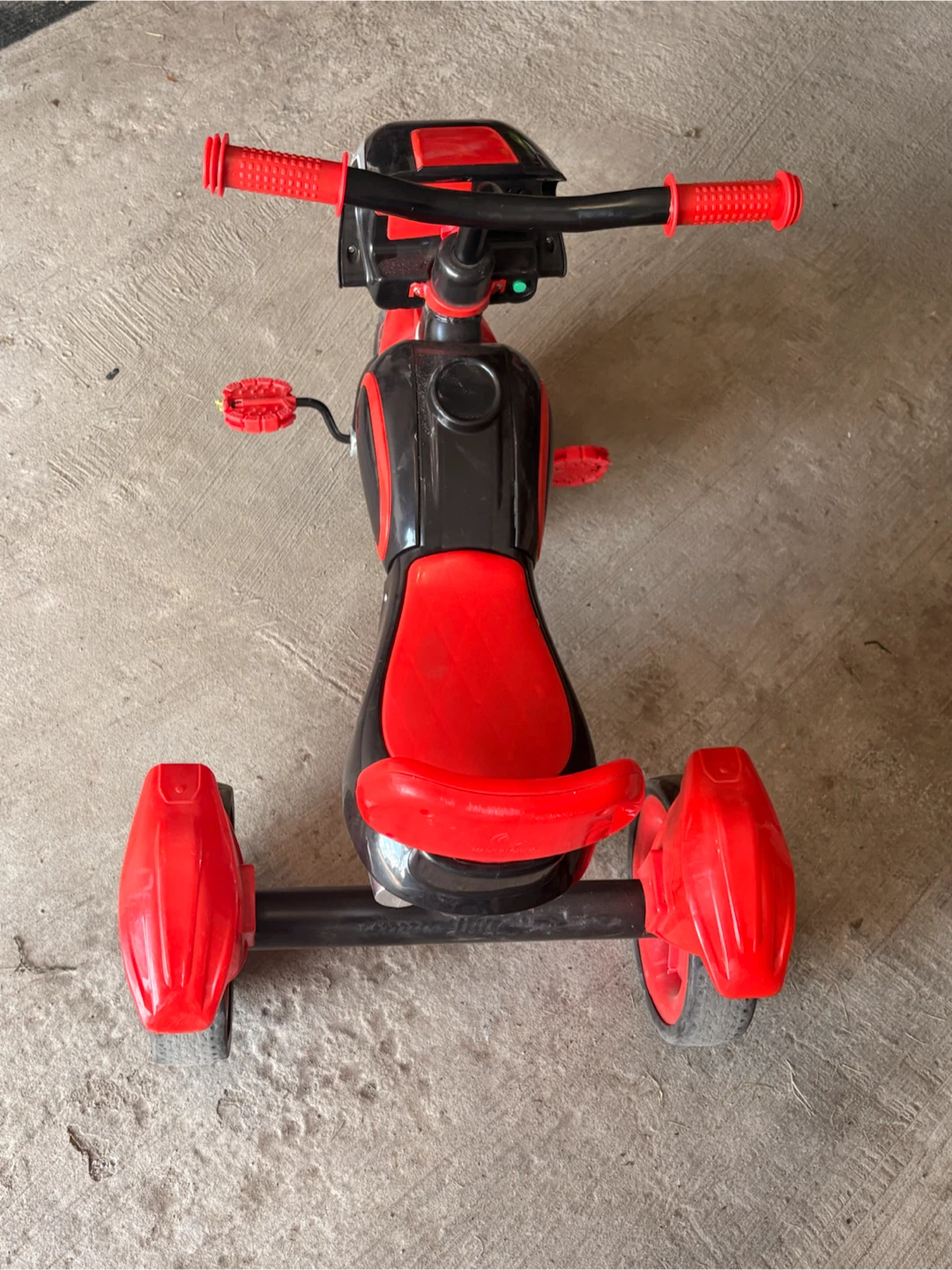 Red and Black Kids Tricycle - photo 3