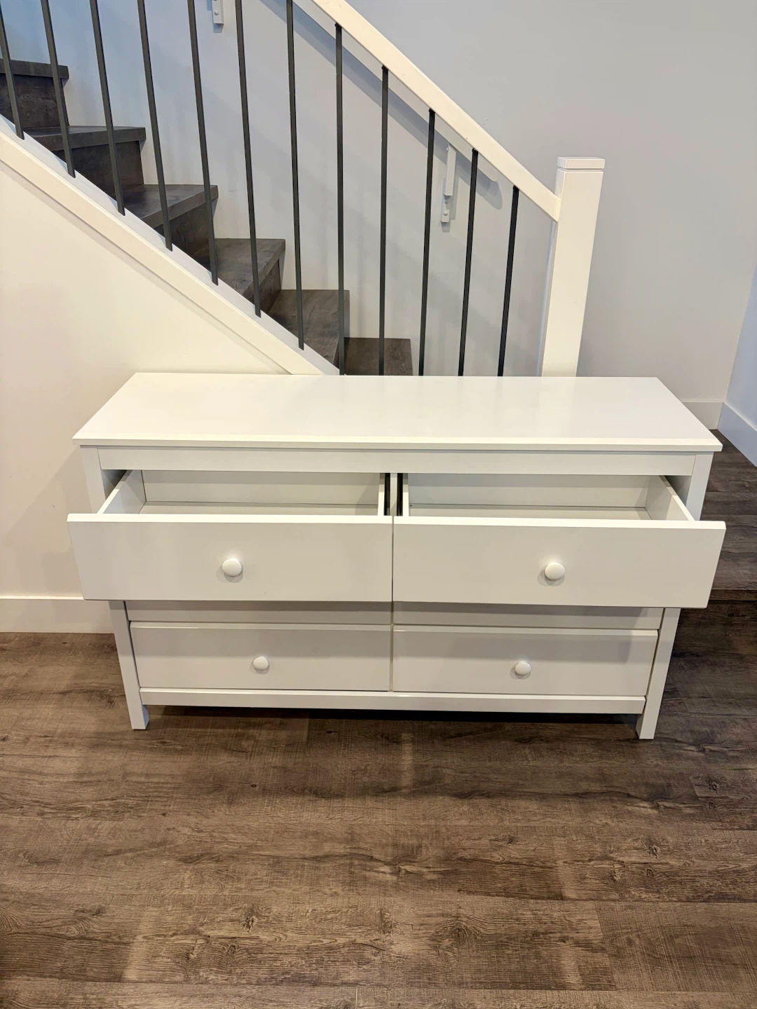 White dresser with 6 drawers - photo 2