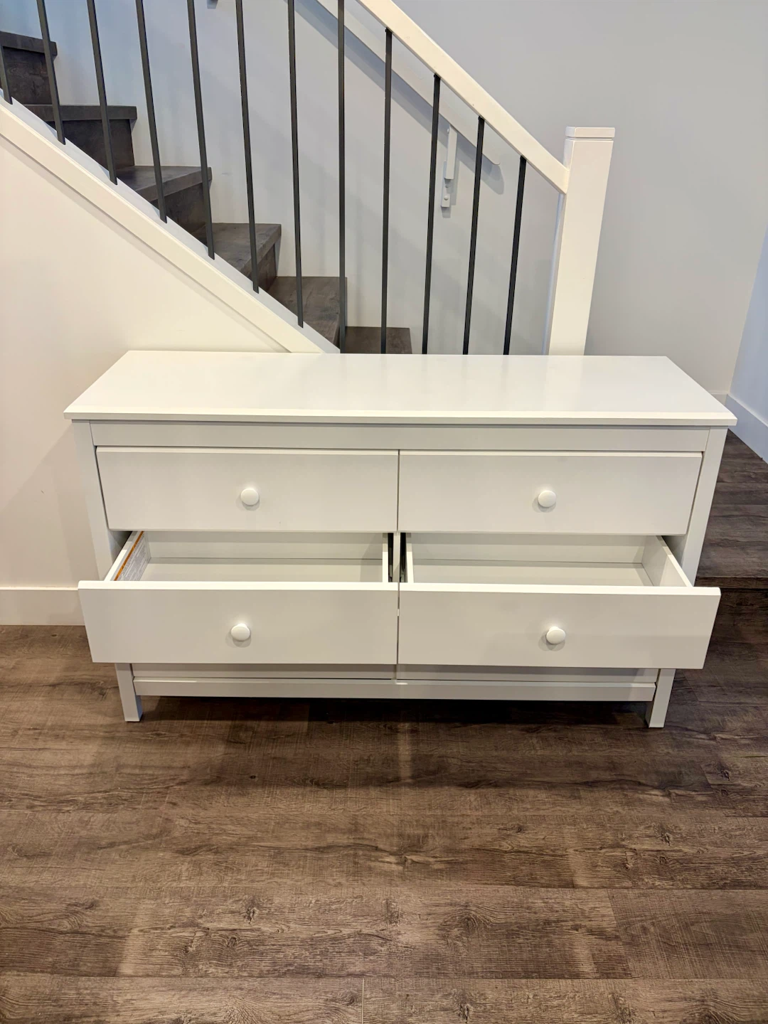 White dresser with 6 drawers - photo 3