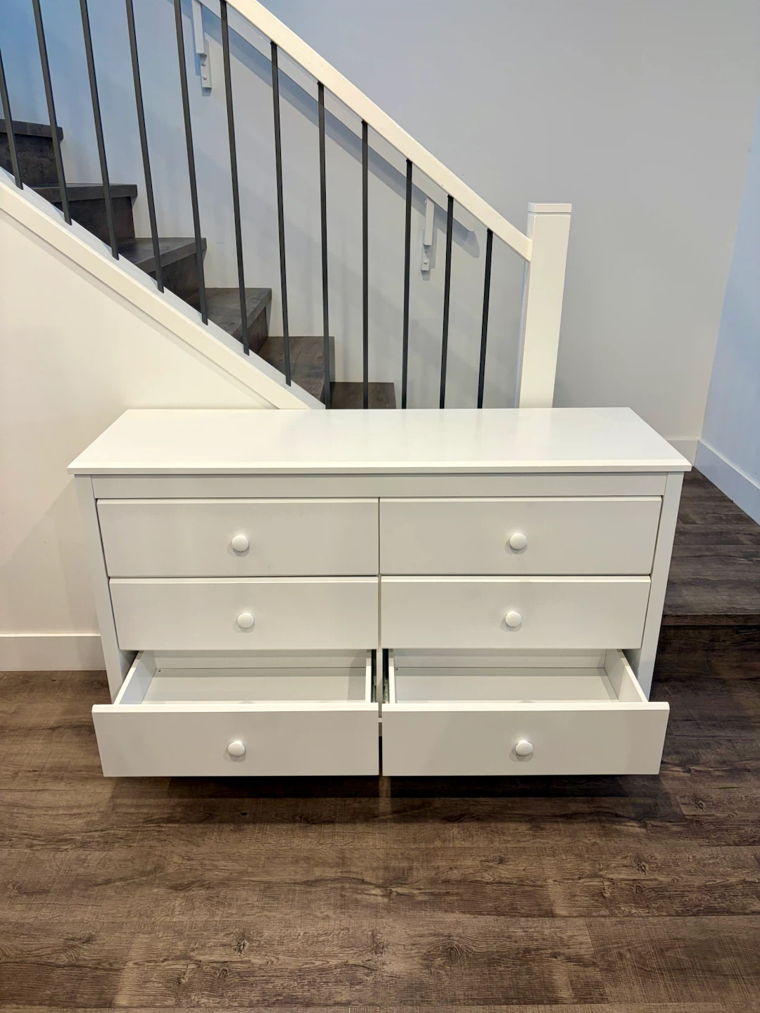 White dresser with 6 drawers - photo 4