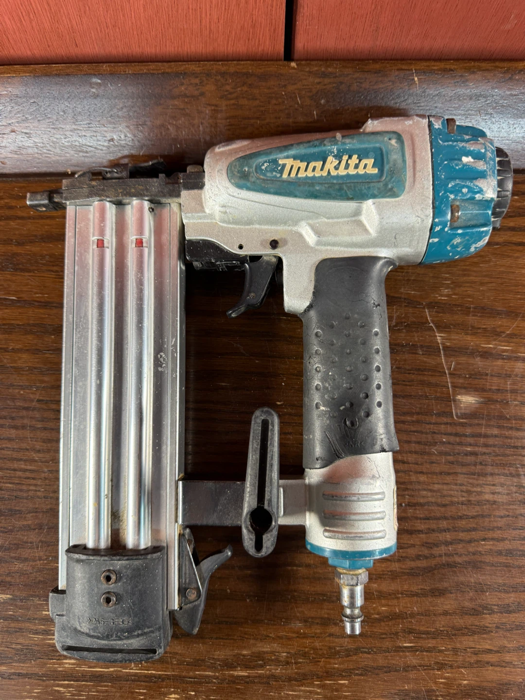 Makita AF505 2 inch 18 Gauge Pneumatic Air Brad Nailer