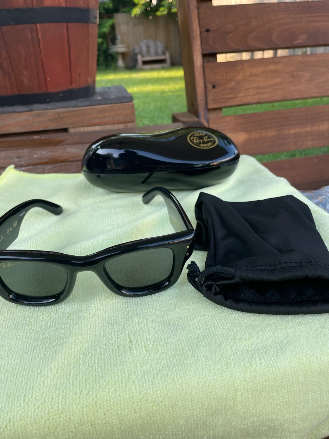 Ray-Ban Wayfarer Sunglasses with Case - photo 2