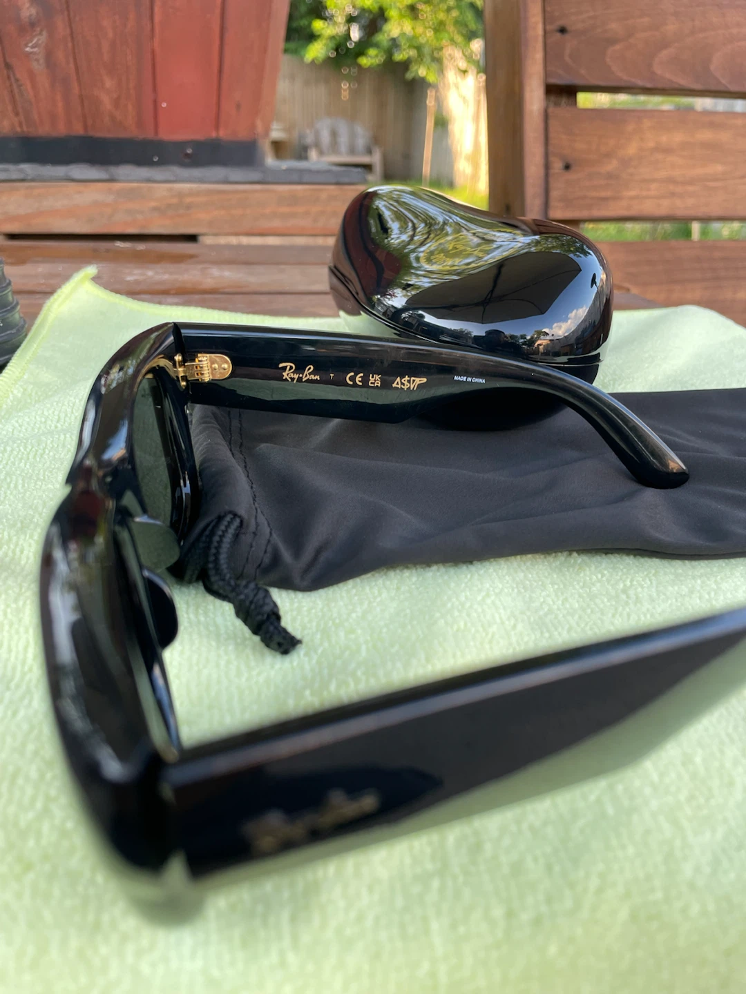 Ray-Ban Wayfarer Sunglasses with Case - photo 3