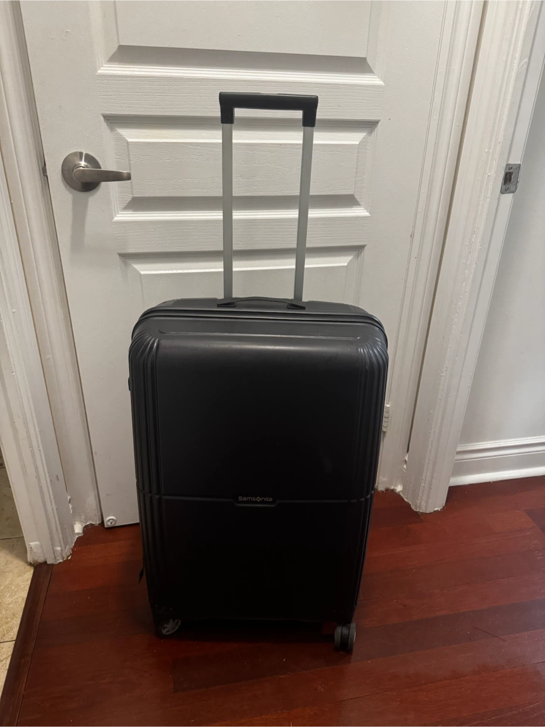 Black Samsonite Spinner Suitcase