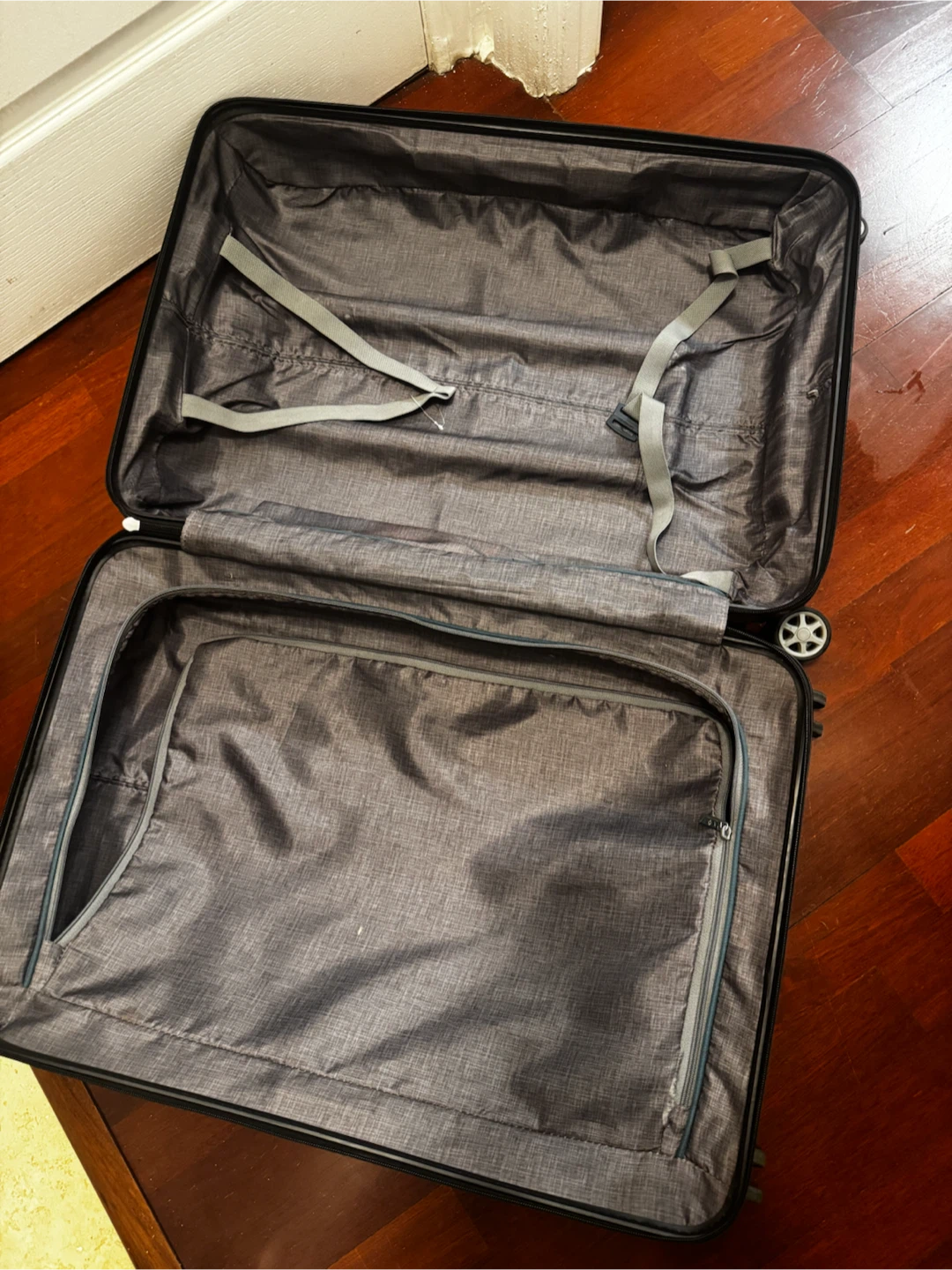Black Samsonite Spinner Suitcase - photo 4
