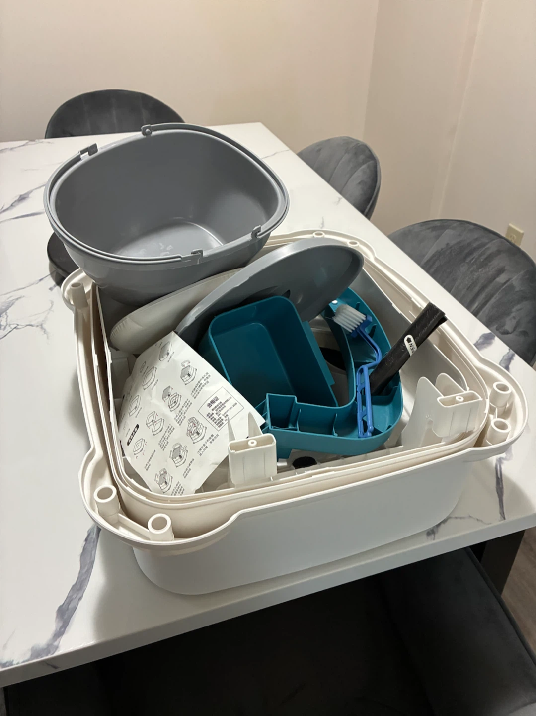 Portable Toilet with Accessories